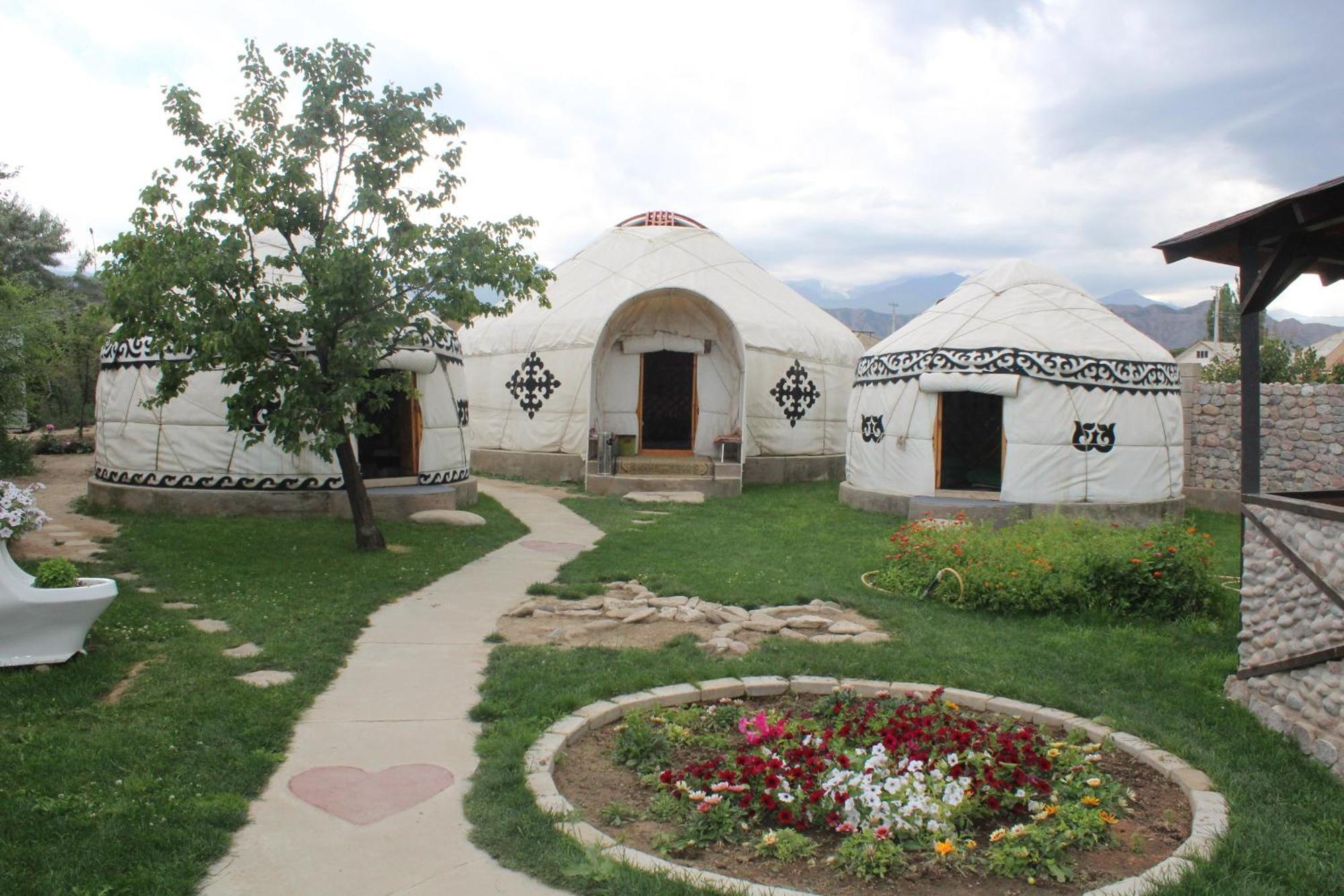 Guest House Emily Bokonbayevo Exterior photo